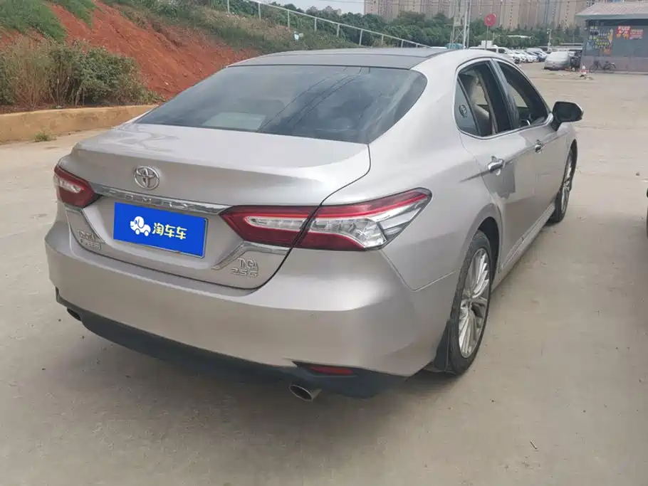 Toyota Camry — миниатюра 3