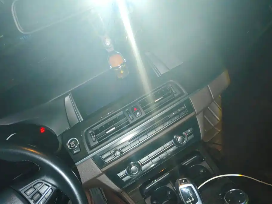 BMW 5 Series — миниатюра 13
