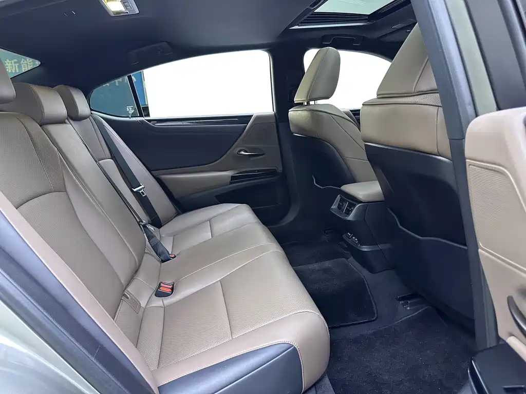 Lexus ES — миниатюра 13