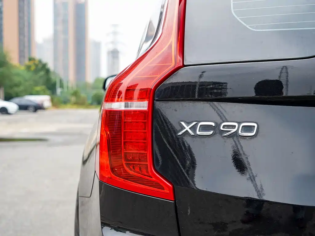 Volvo XC90 — миниатюра 9