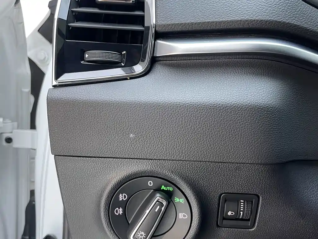 Skoda Karoq — миниатюра 13