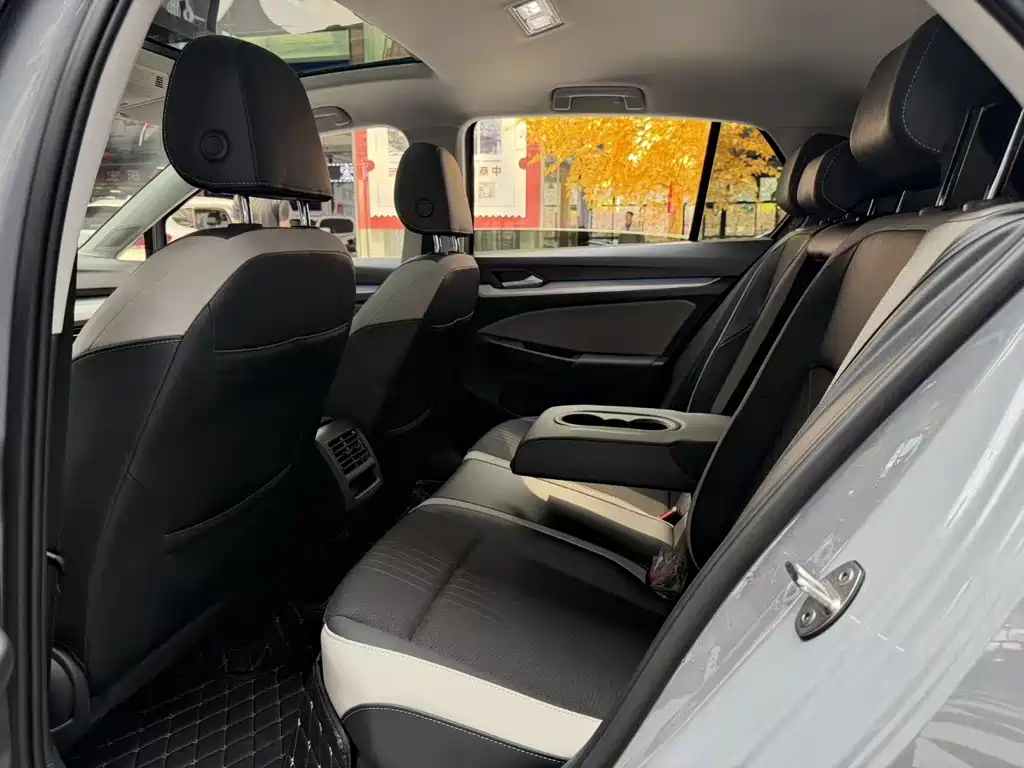 Volkswagen Golf — миниатюра 6