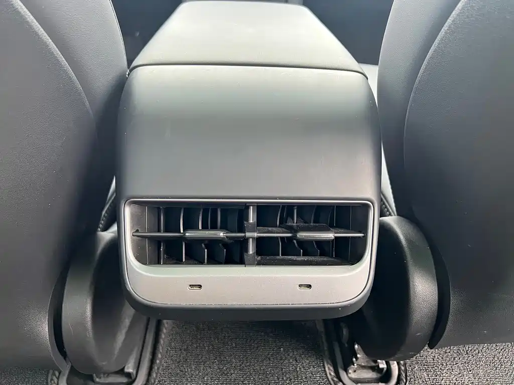 Tesla Model 3 — миниатюра 8