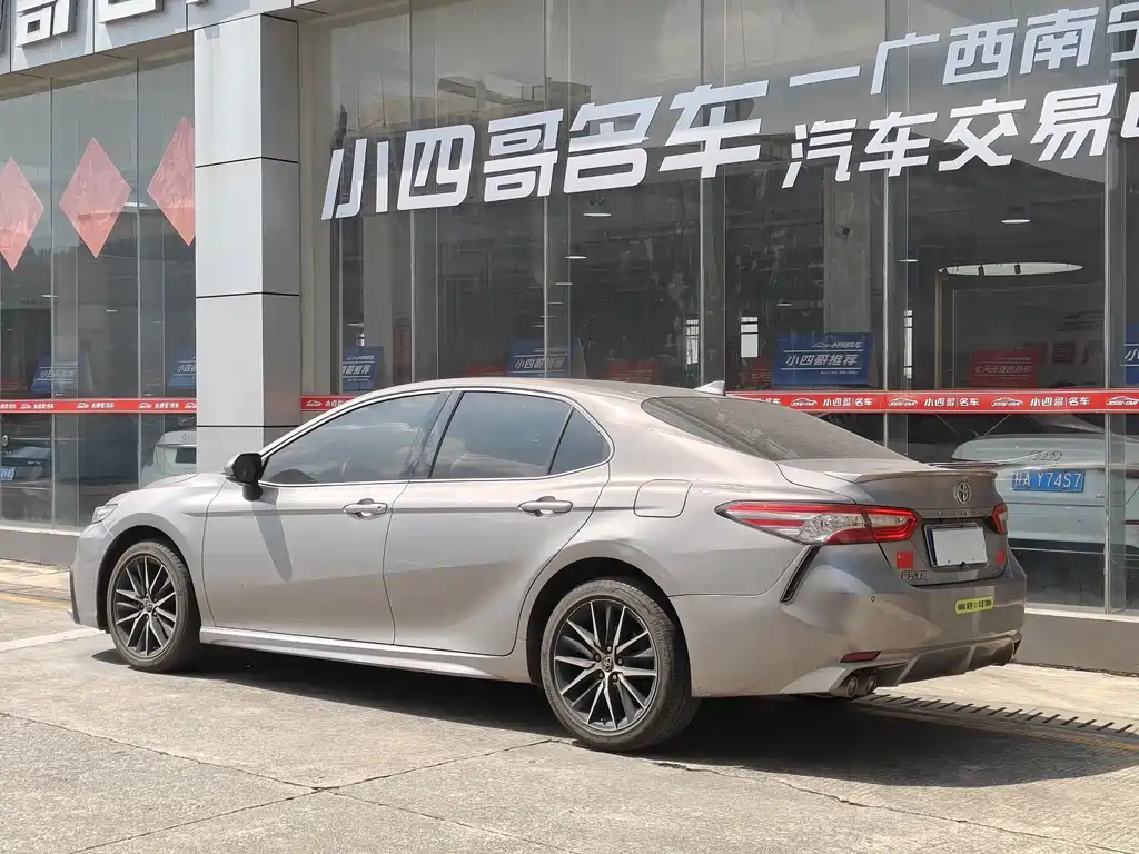Toyota Camry — миниатюра 5