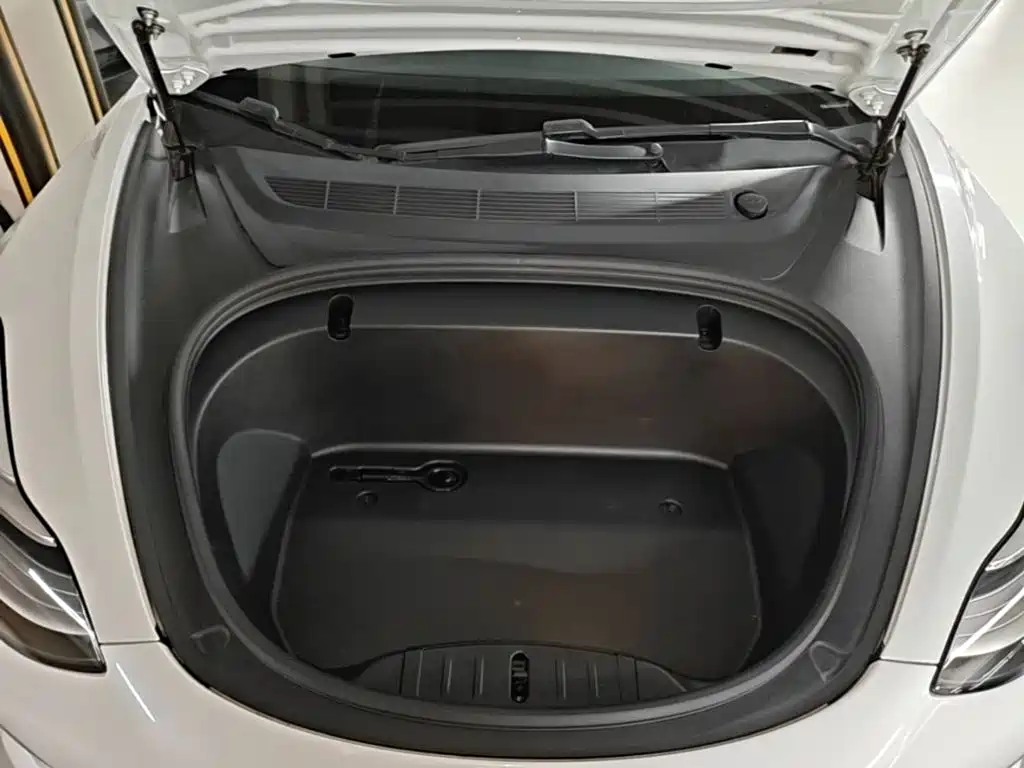 Tesla Model 3 — миниатюра 20