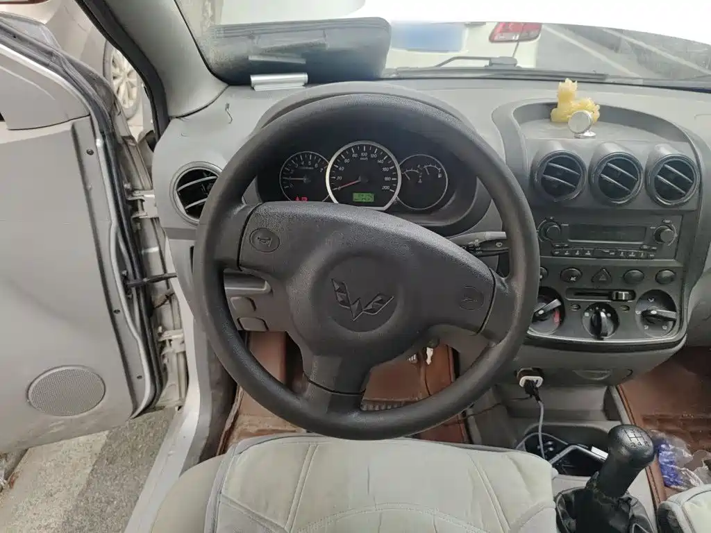 Wuling Hongguang — миниатюра 11