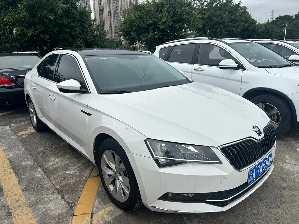 Skoda Superb — миниатюра 4