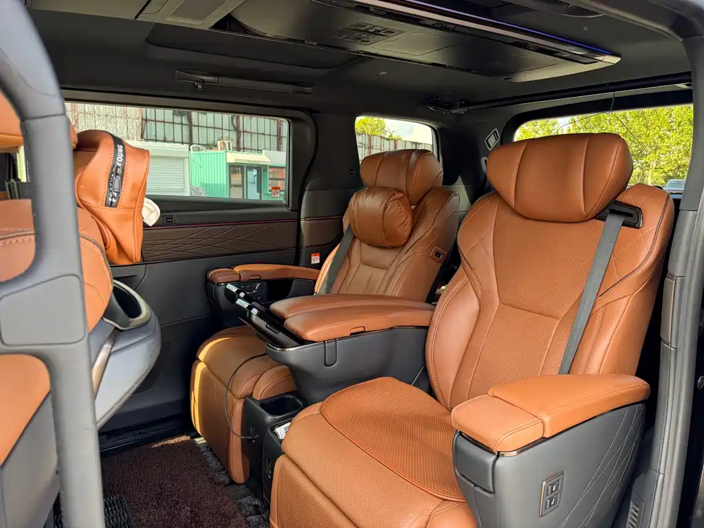 Toyota Alphard — миниатюра 6