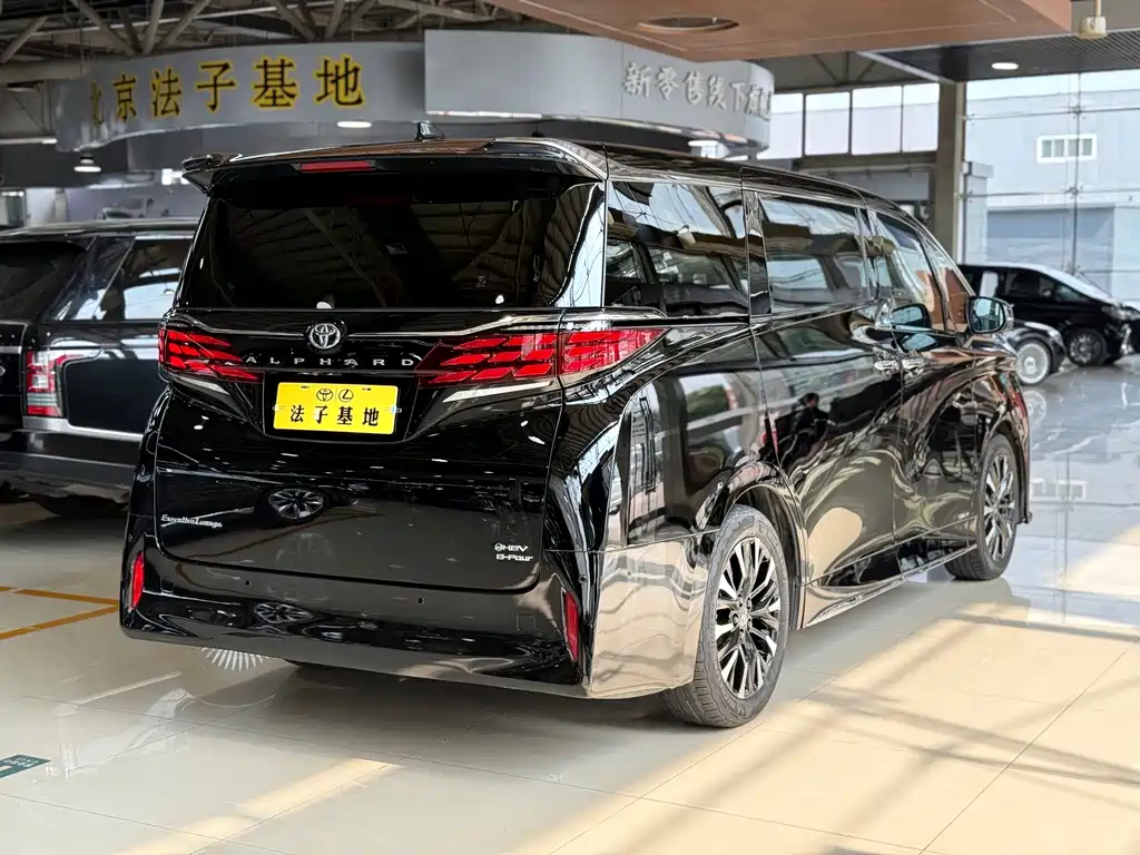 Toyota Alphard — миниатюра 24