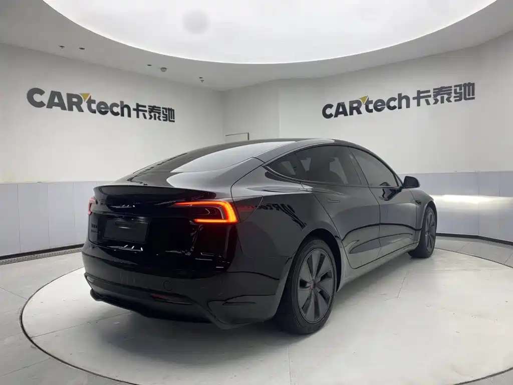Tesla Model 3 — миниатюра 5