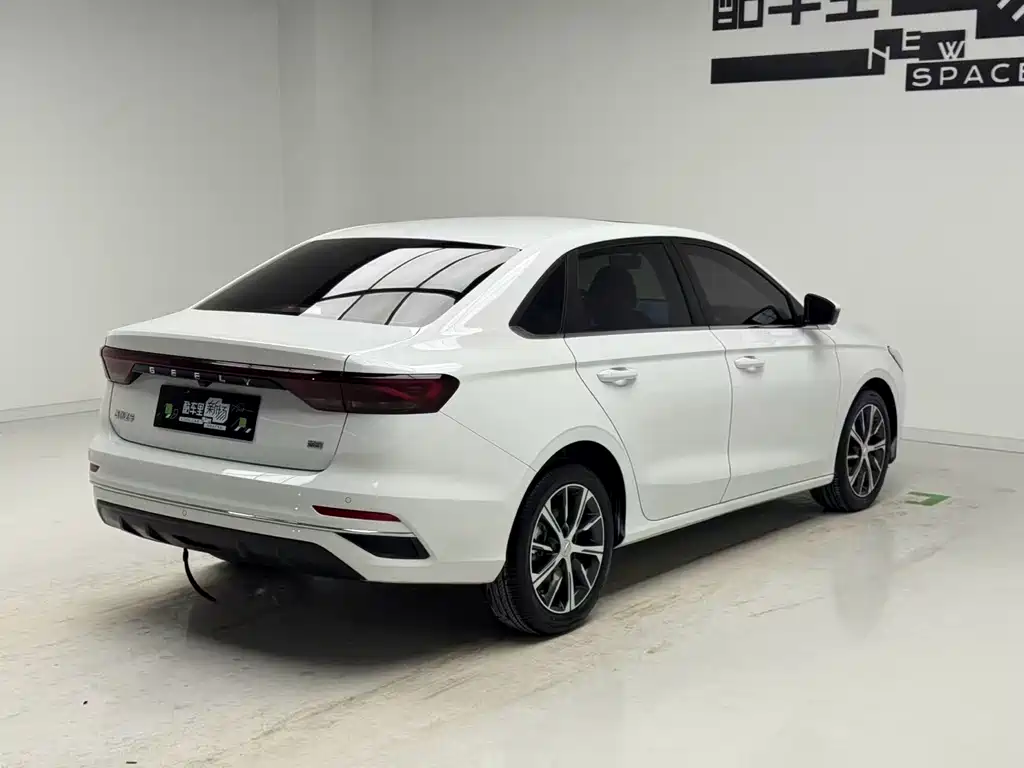 Geely Emgrand 2023 4 Champion 1.5L CVT Luxury