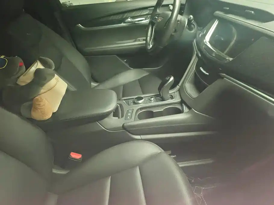 Cadillac XT6 — миниатюра 8