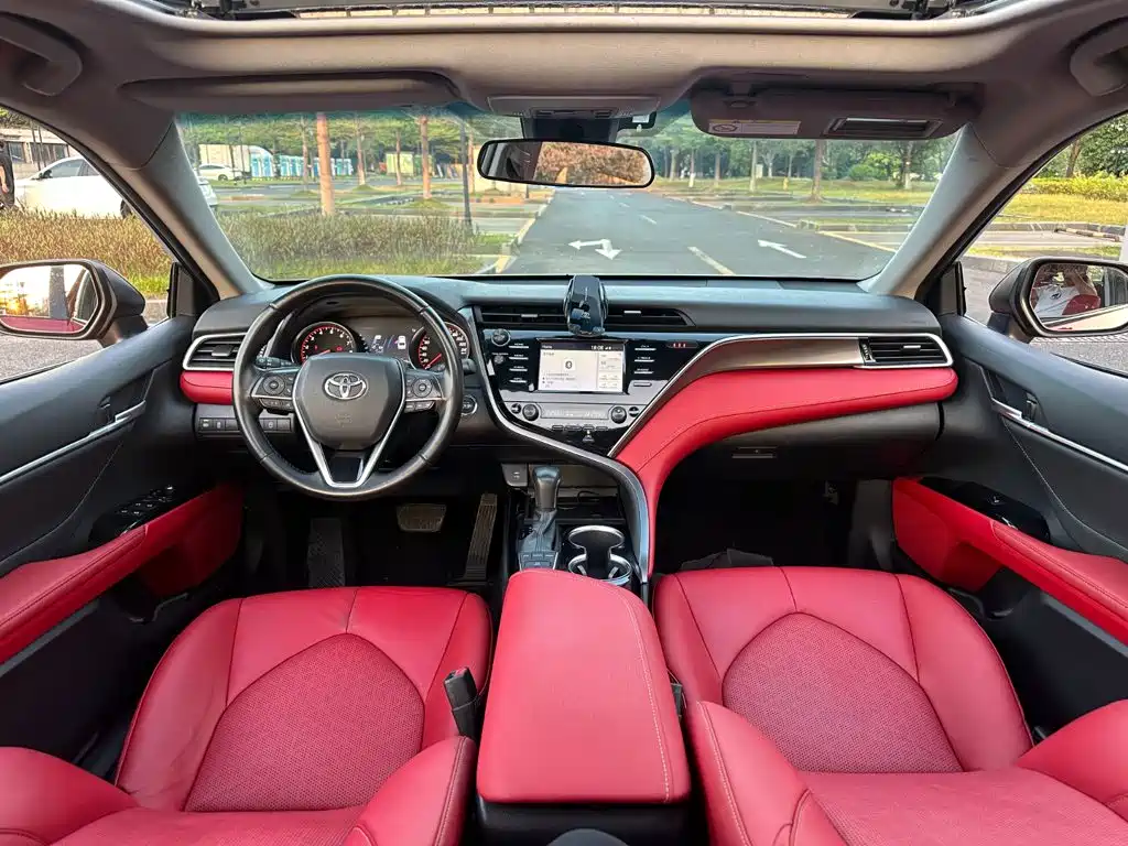 Toyota Camry — миниатюра 8