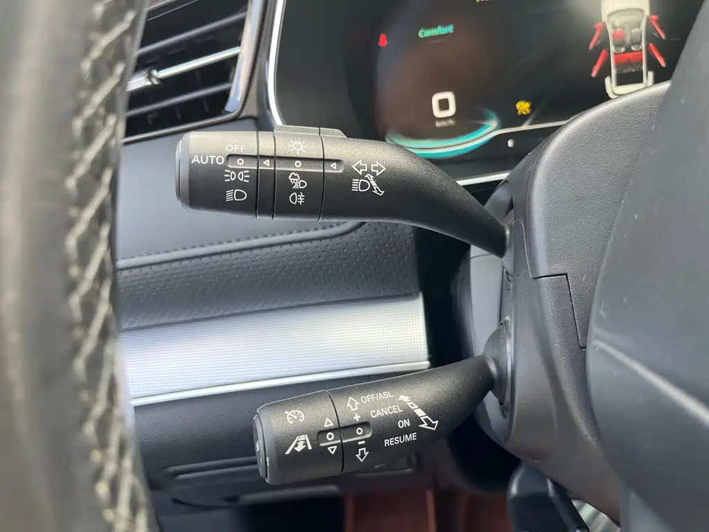 Roewe RX5 MAX — миниатюра 17