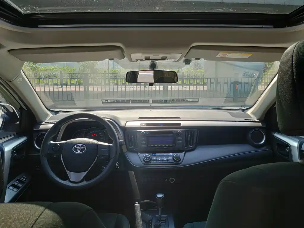 Toyota RAV4 — миниатюра 12