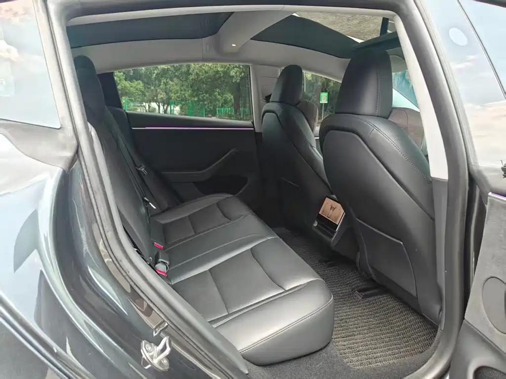 Tesla Model 3 — миниатюра 9