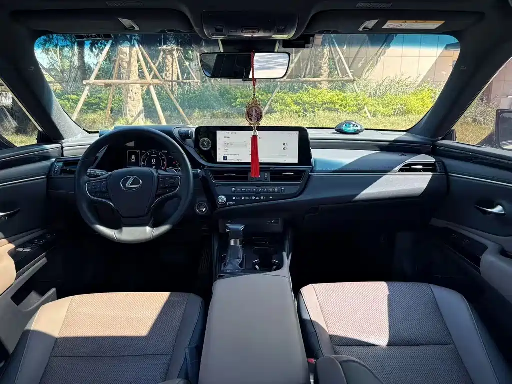 Lexus ES — миниатюра 9