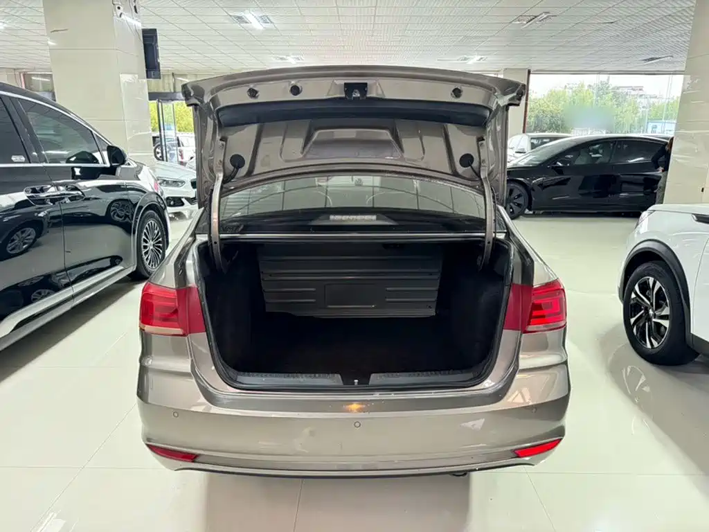 Volkswagen Santana — миниатюра 20