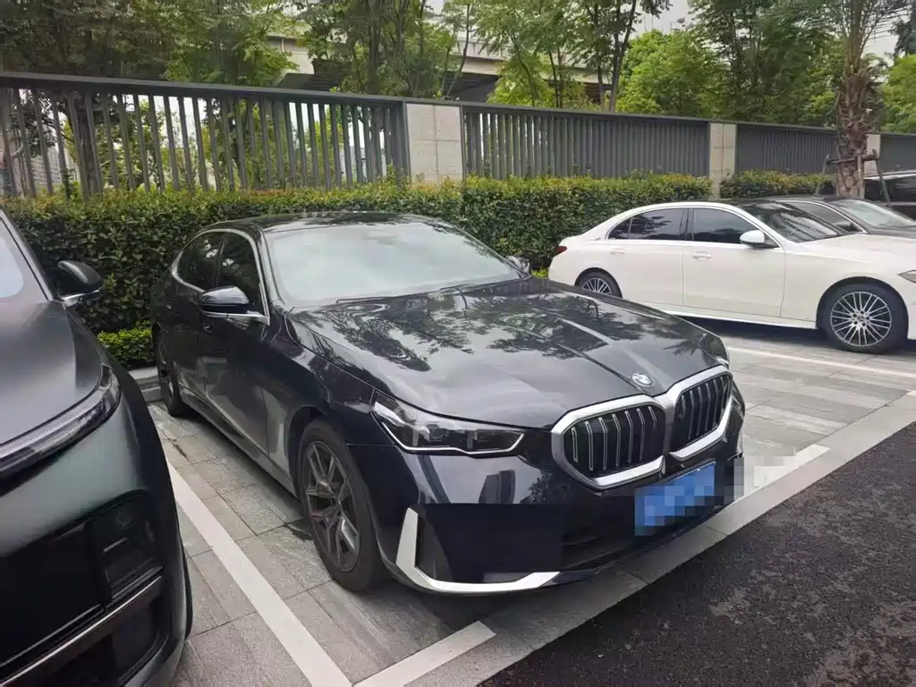 BMW 5 Series — миниатюра 3