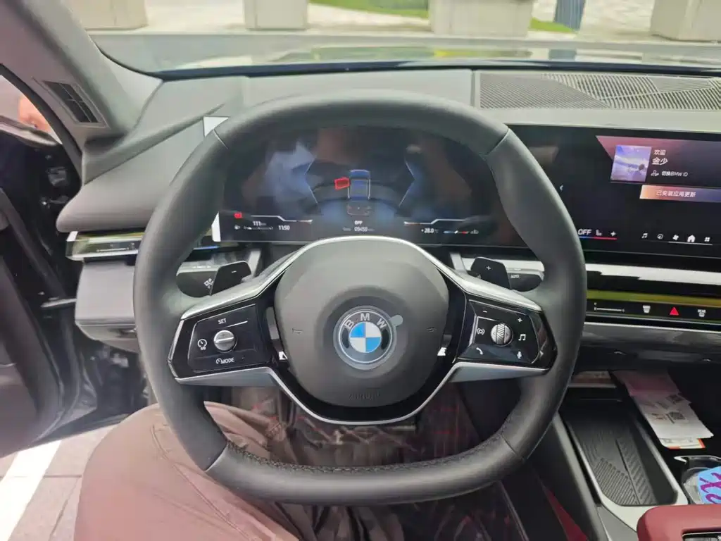BMW 5 Series — миниатюра 5
