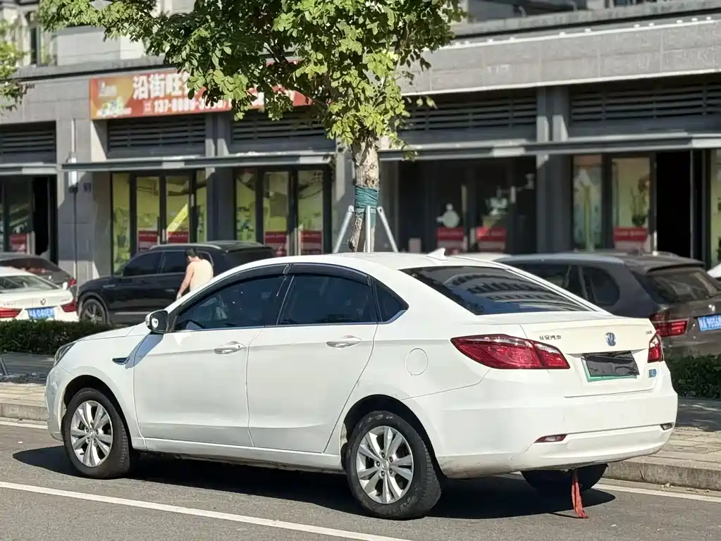 Changan Eado New Energy — миниатюра 3