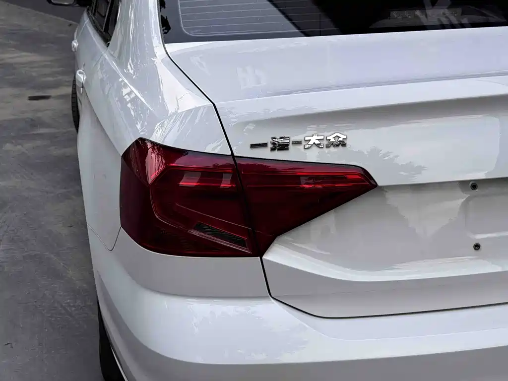 Volkswagen Jetta — миниатюра 11