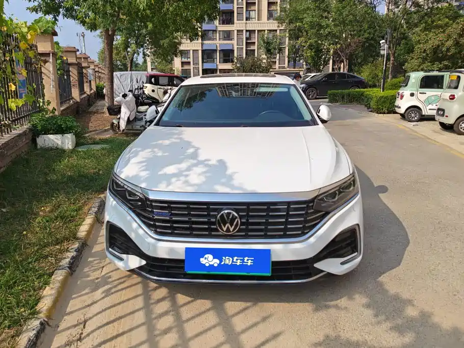 Volkswagen Passat PHEV — миниатюра 2
