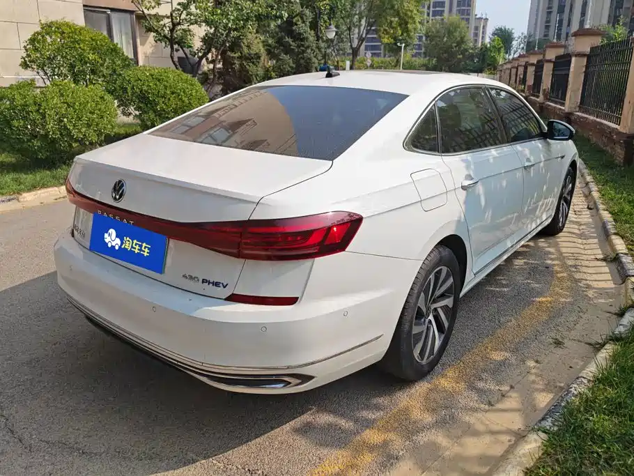 Volkswagen Passat PHEV — миниатюра 3