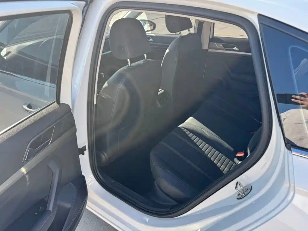 Volkswagen Lavida — миниатюра 5