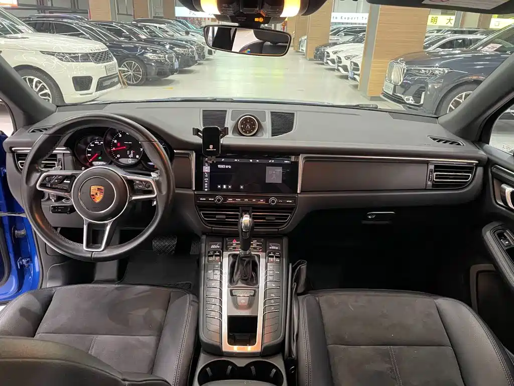 Porsche Macan — миниатюра 5