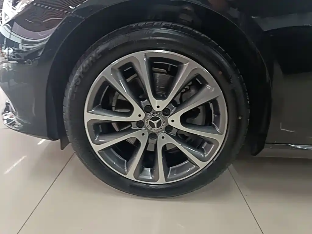 Mercedes-Benz E-Class — миниатюра 23