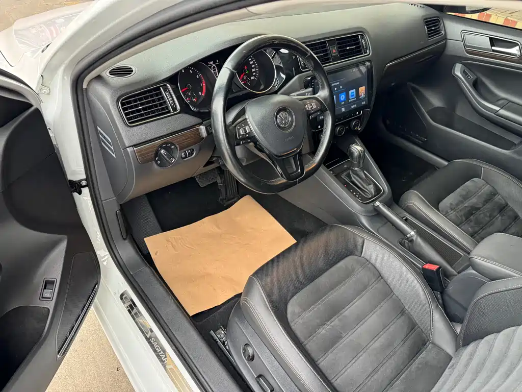 Volkswagen Sagitar 2017 230TSI AT Luxury