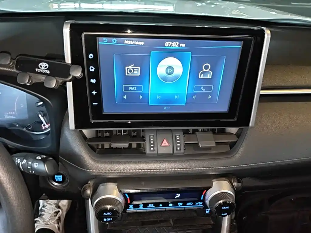 Toyota RAV4 — миниатюра 13