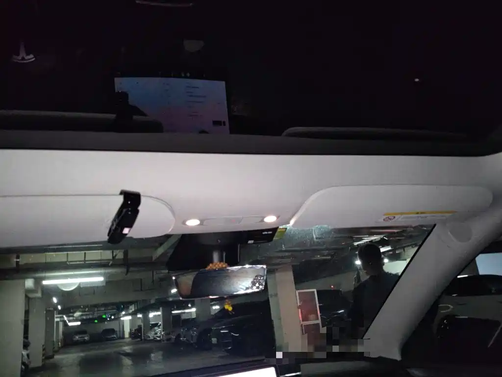 Tesla Model Y — миниатюра 14