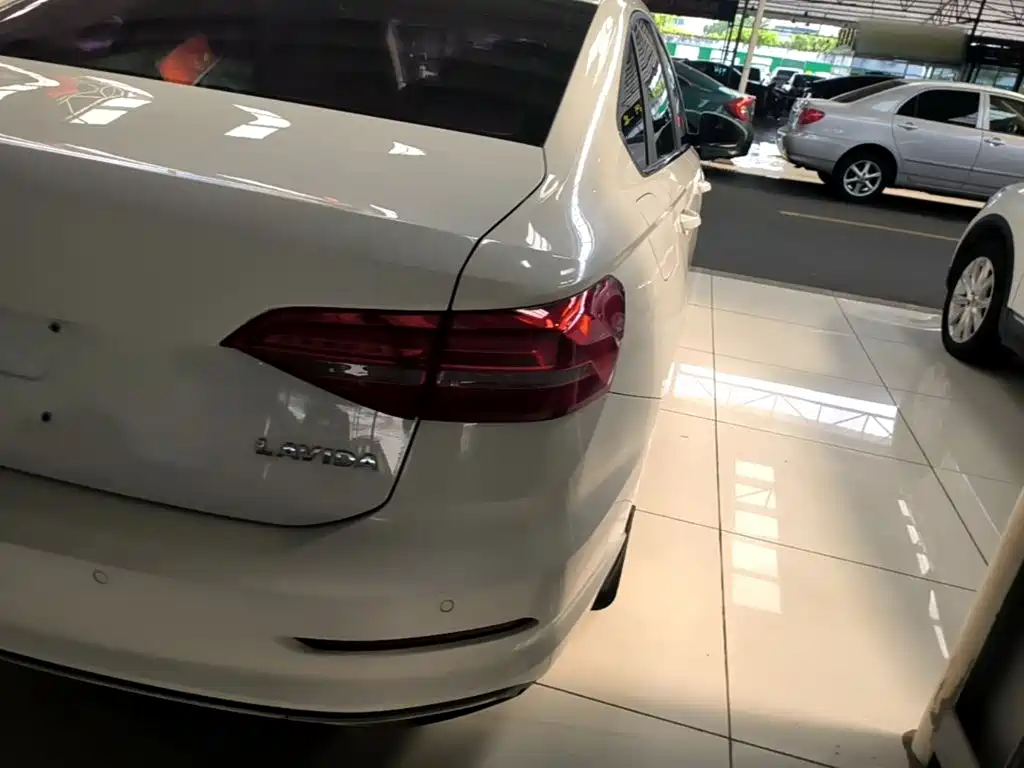 Volkswagen Lavida — миниатюра 8