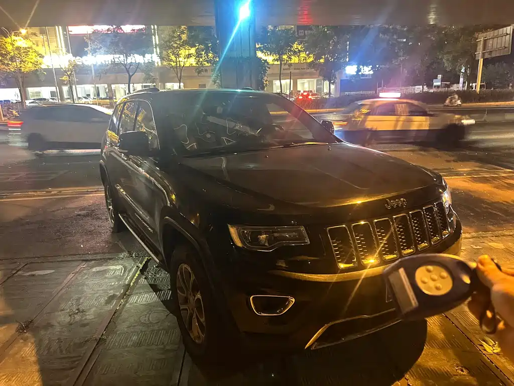 Jeep Grand Cherokee (Import) — миниатюра 3