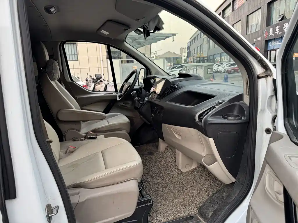 Ford Transit — миниатюра 5