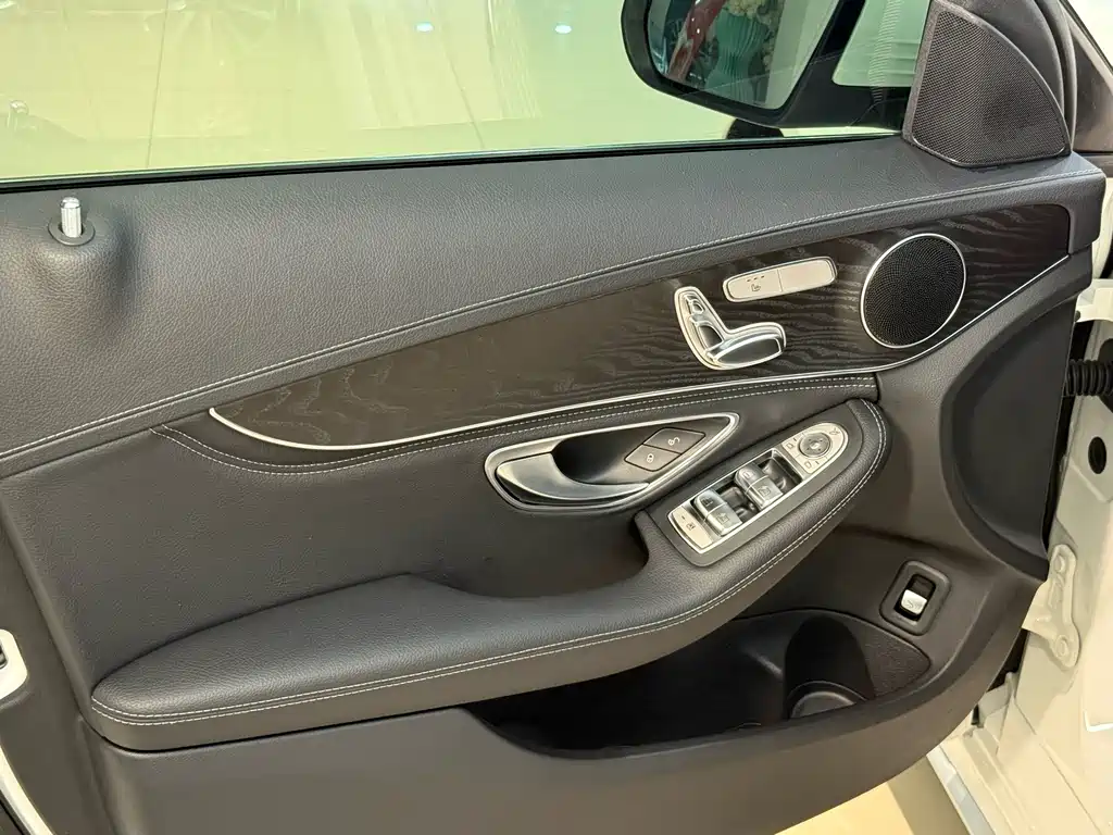 Mercedes-Benz C-Class — миниатюра 12