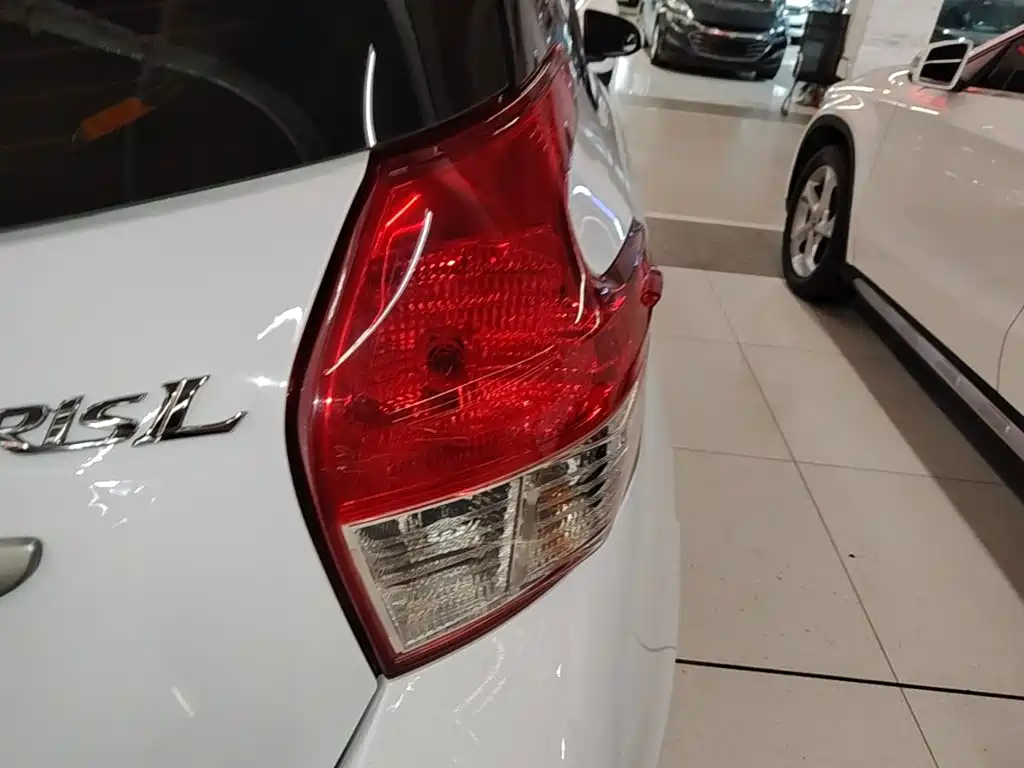 Toyota Yaris L — миниатюра 8