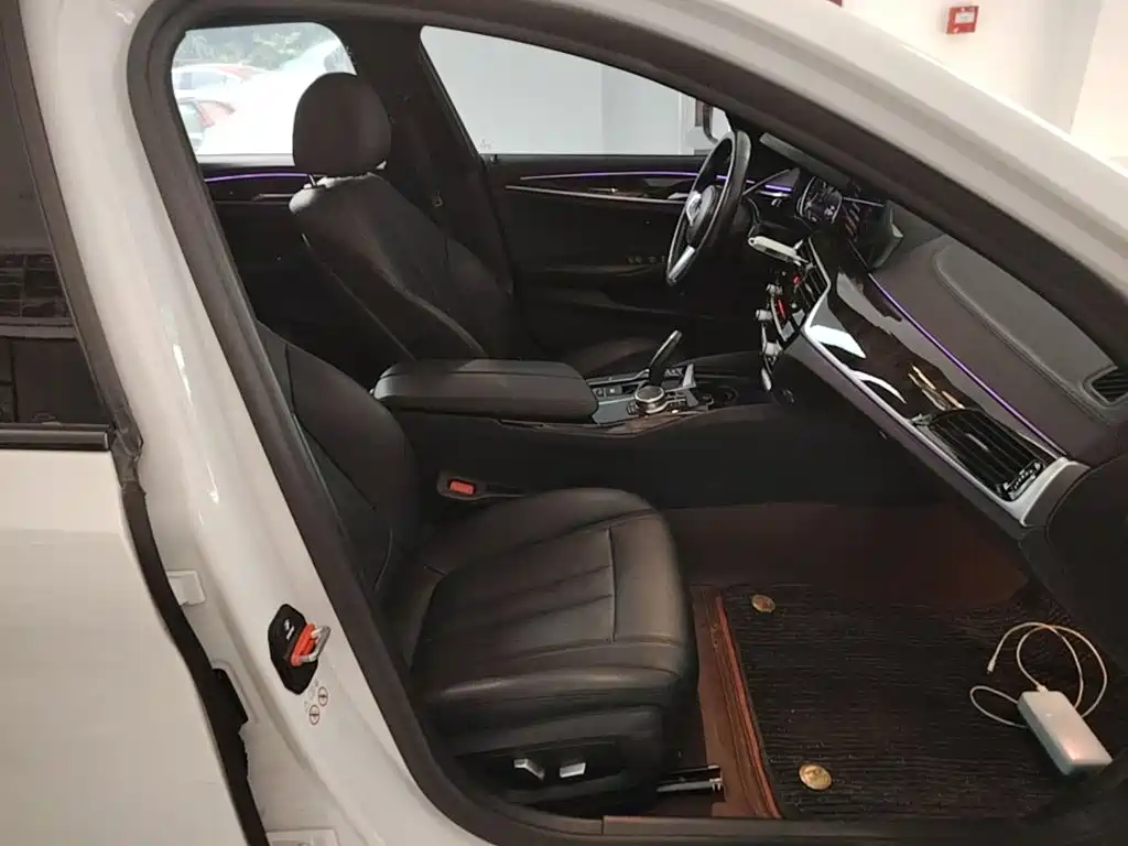 BMW 5 Series — миниатюра 25