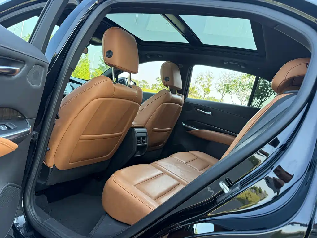 Cadillac XT4 — миниатюра 8
