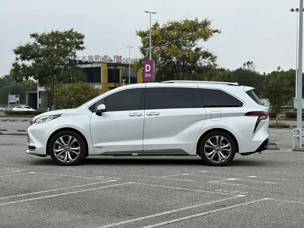 Toyota Sienna — миниатюра 4
