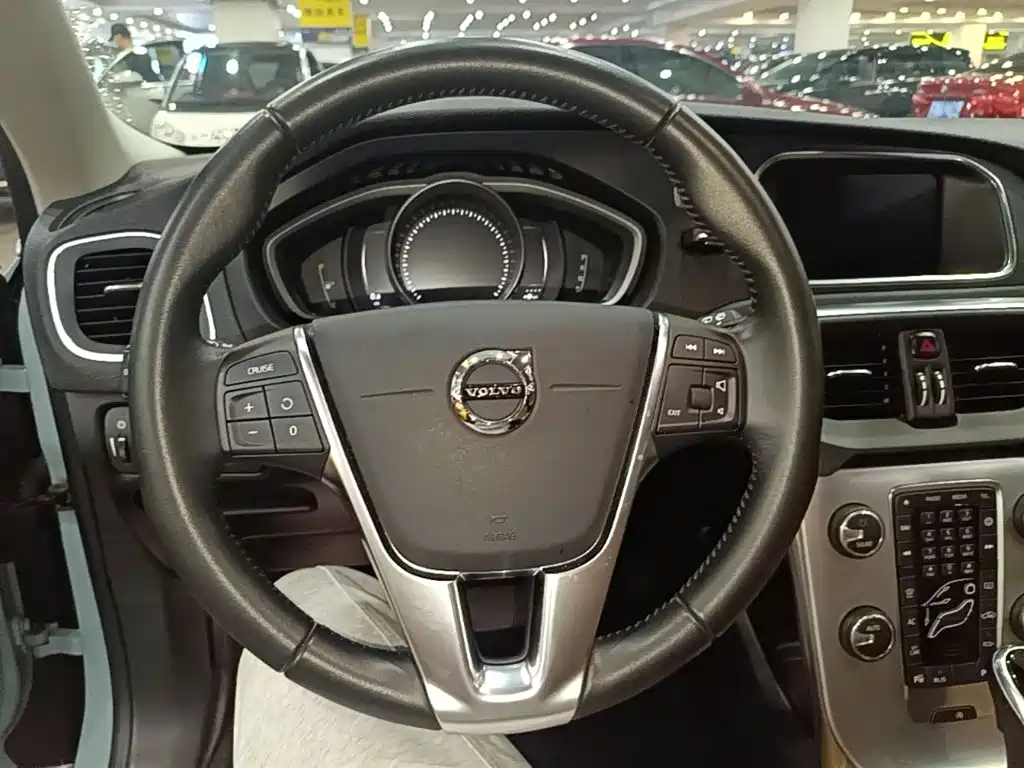 Volvo V40 — миниатюра 11