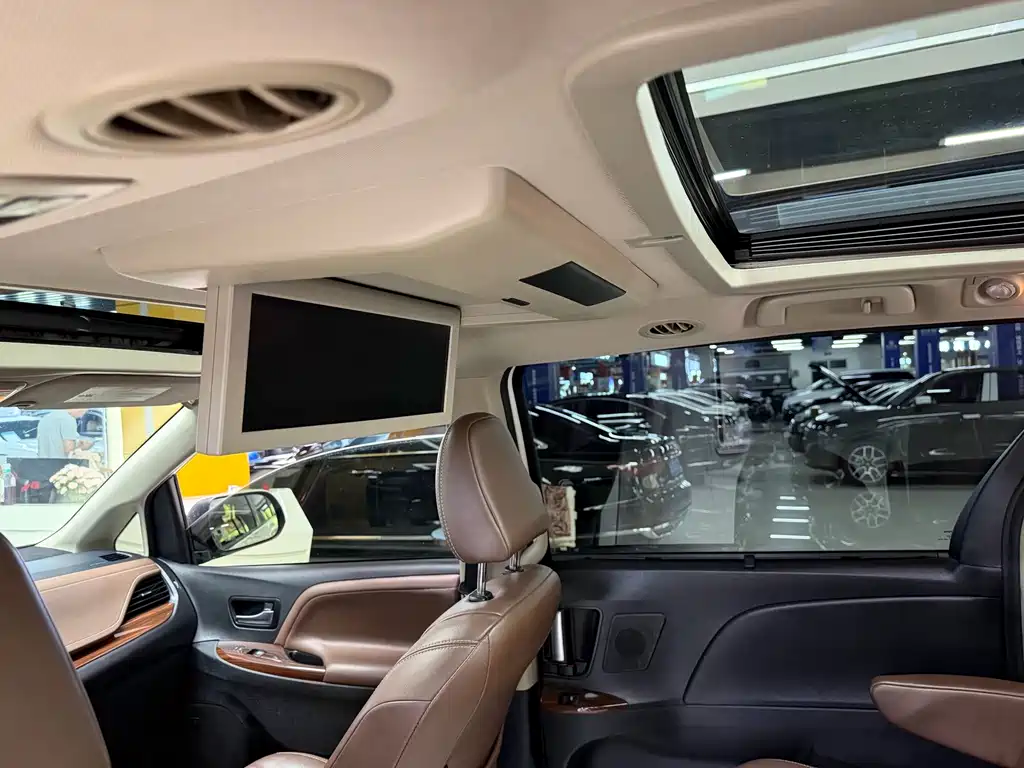 Toyota Sienna — миниатюра 13