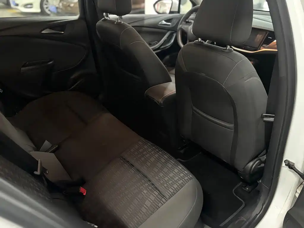 Buick Verano — миниатюра 17