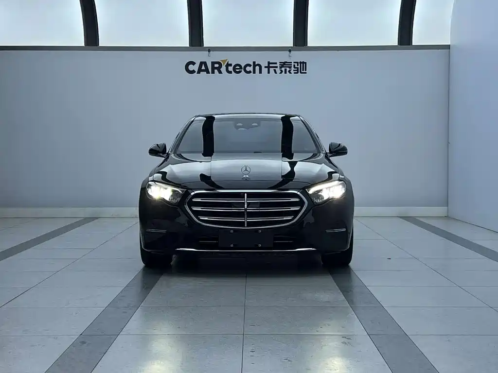 Mercedes-Benz E-Class — миниатюра 2
