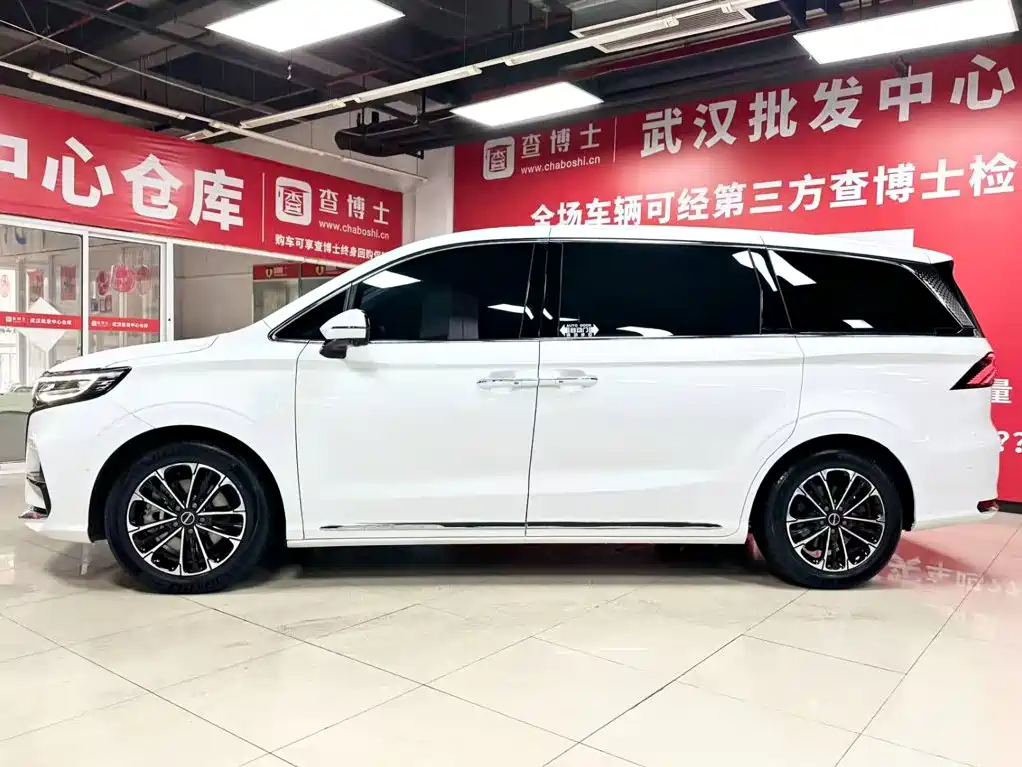 Roewe iMAX8 — миниатюра 4