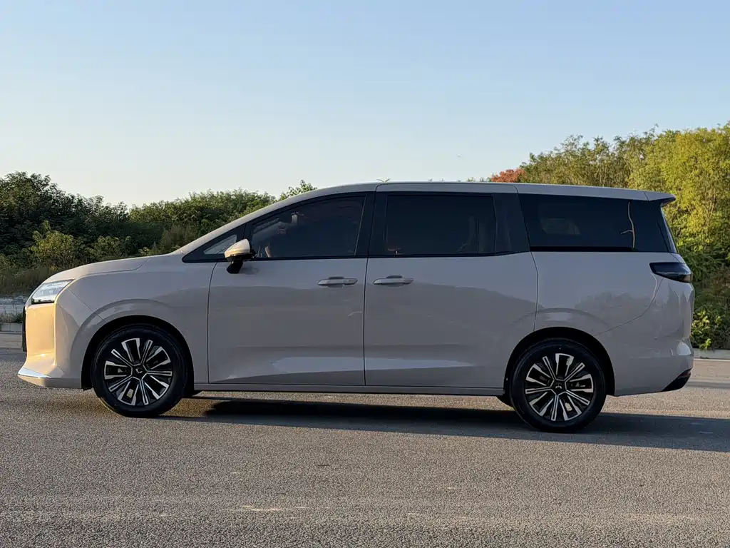 Wuling Xingguang 730 — миниатюра 4
