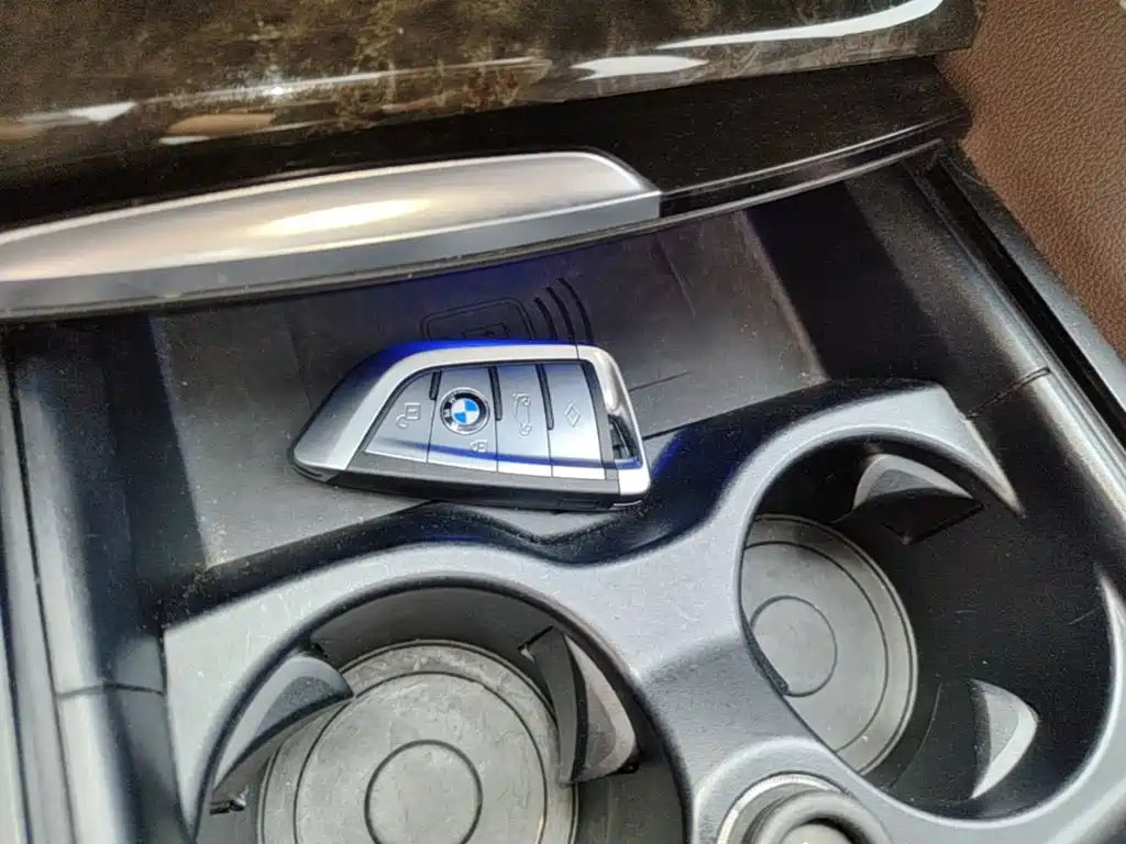 BMW 5 Series — миниатюра 13