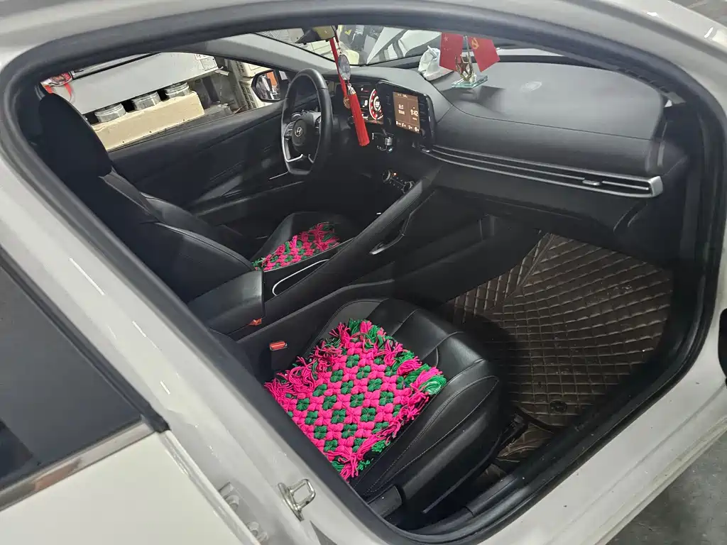 Hyundai Elantra — миниатюра 7